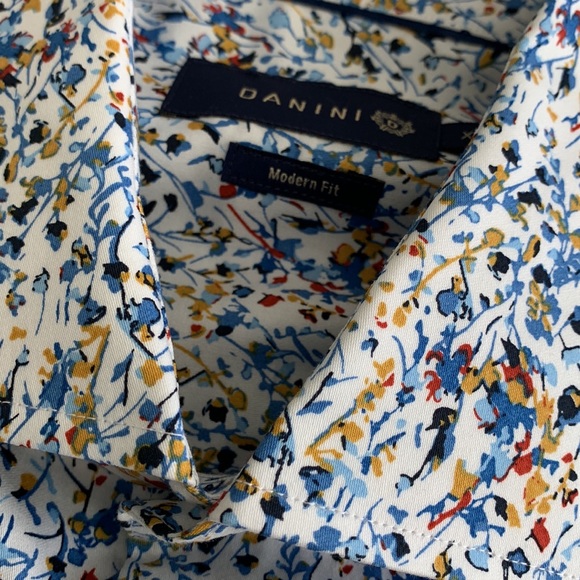 Danini NEW mens shirt in XL in print. Buttons down shirt. Blue buttons. - Picture 3 of 11